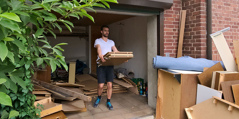 Top Benefits of Using a Junk Hauling Trailer Rental for Home Projects
